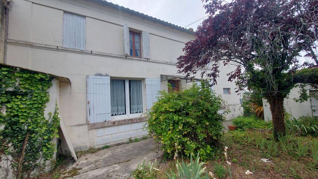 Achat maison à vendre 3 chambres 125 m² - Saint-Estèphe