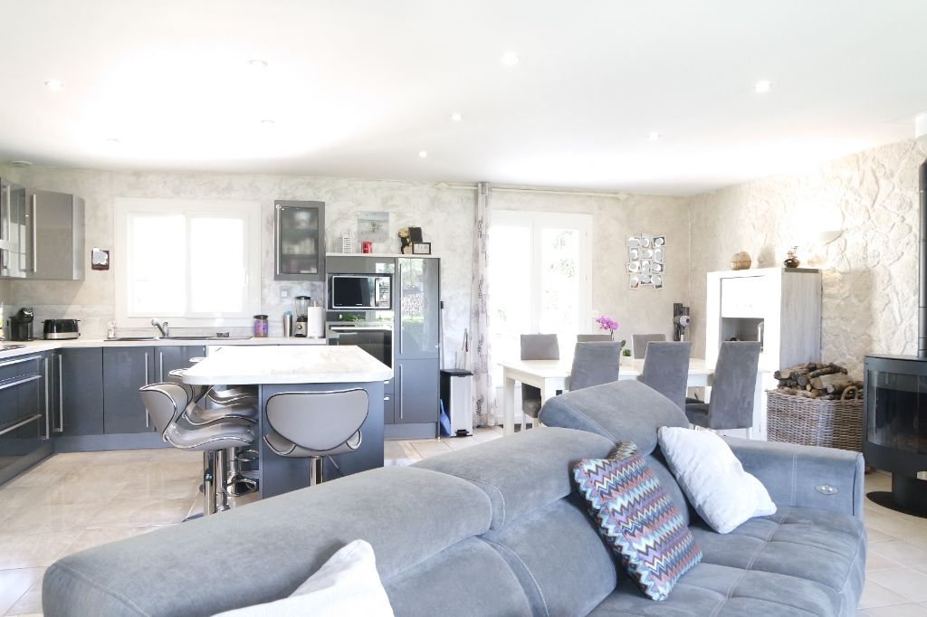 Achat maison à vendre 5 chambres 150 m² - Saint-Georges-sur-Moulon