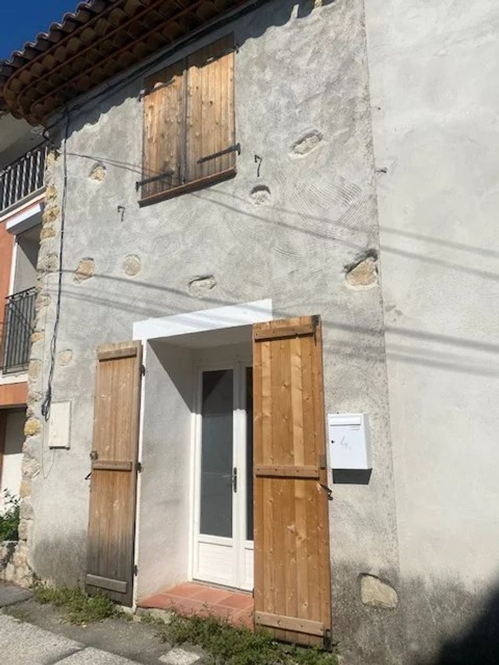 Achat appartement à vendre 3 pièces 49 m² - Sainte-Anastasie-sur-Issole