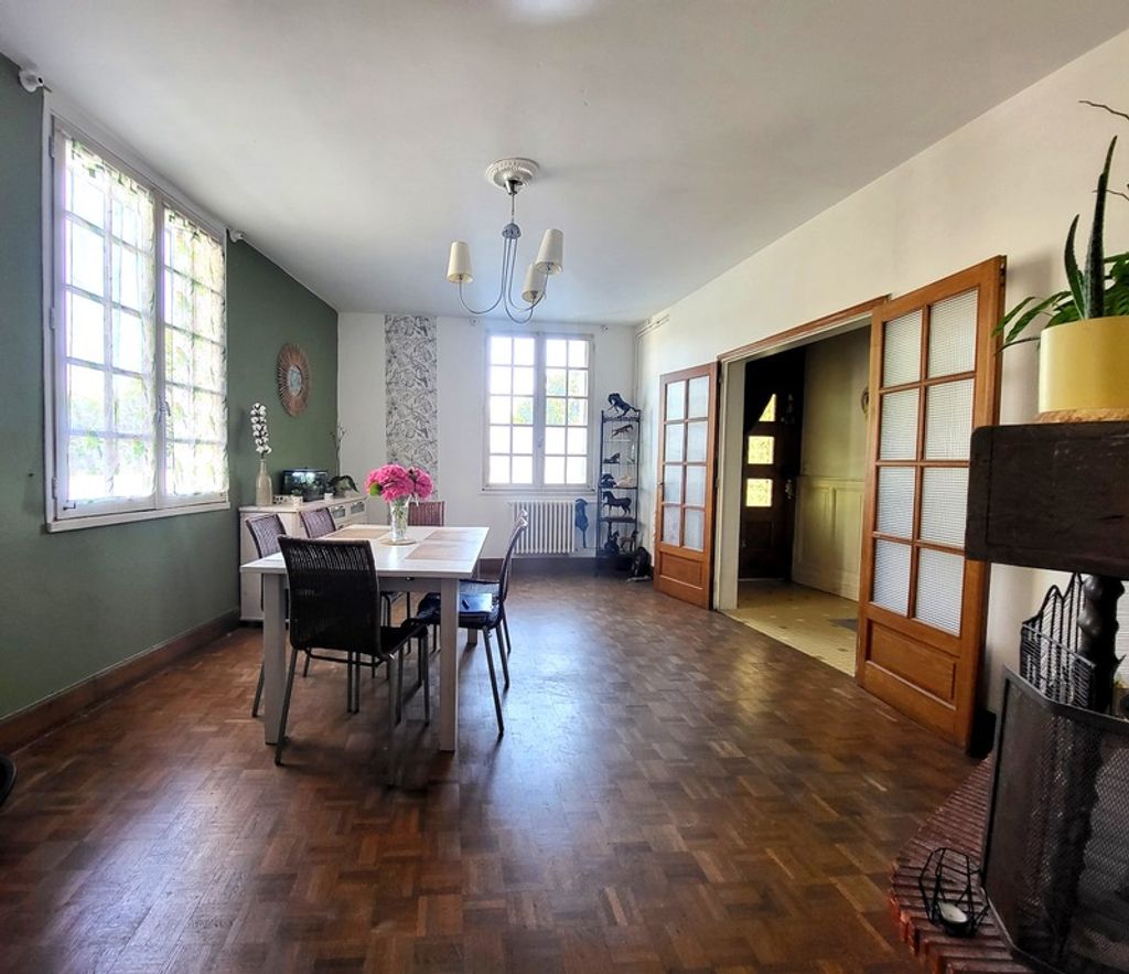 Achat maison à vendre 4 chambres 182 m² - La Rochefoucauld