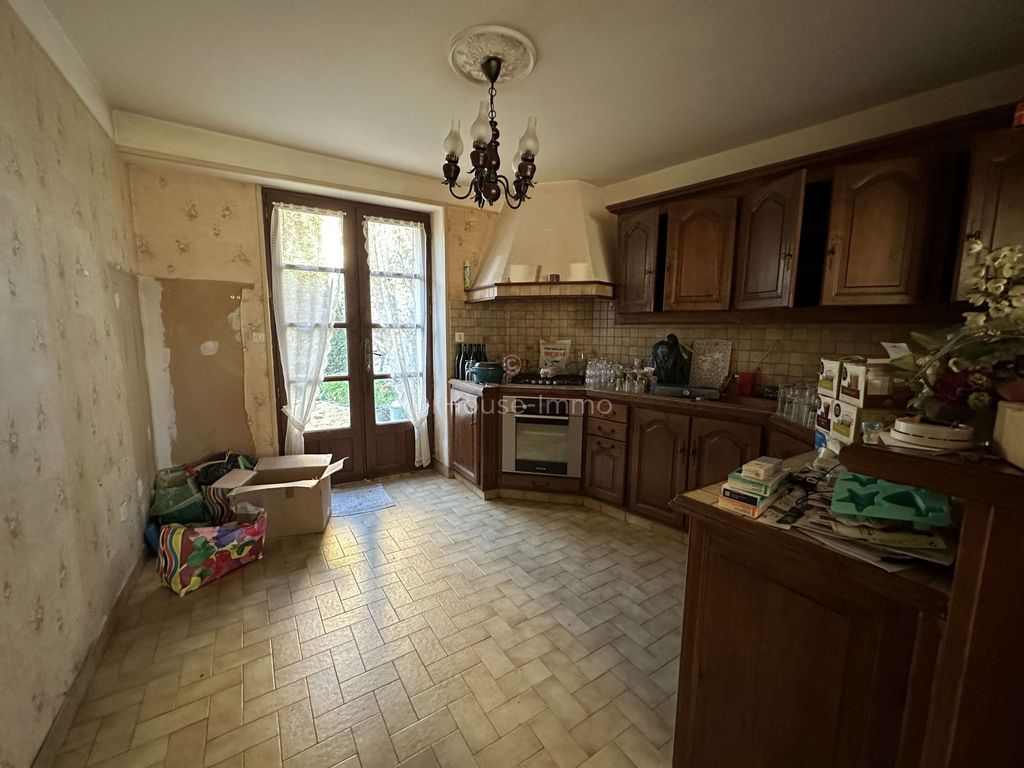 Achat maison à vendre 3 chambres 130 m² - Saint-Cosme-en-Vairais