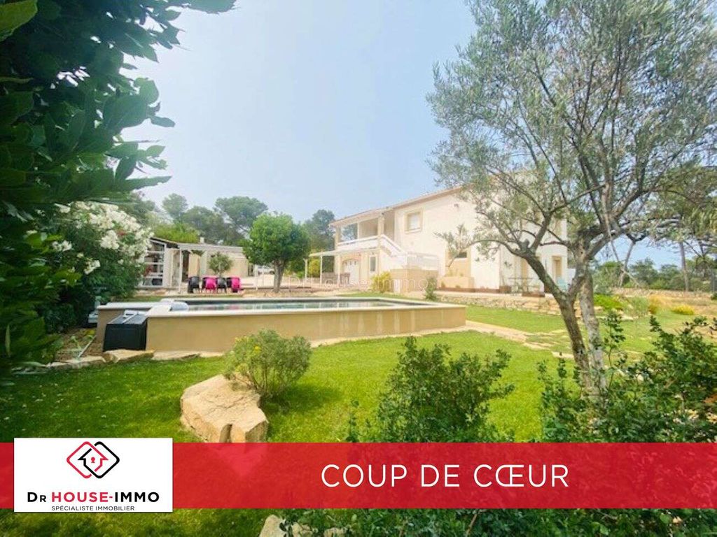 Achat maison à vendre 4 chambres 210 m² - Nîmes