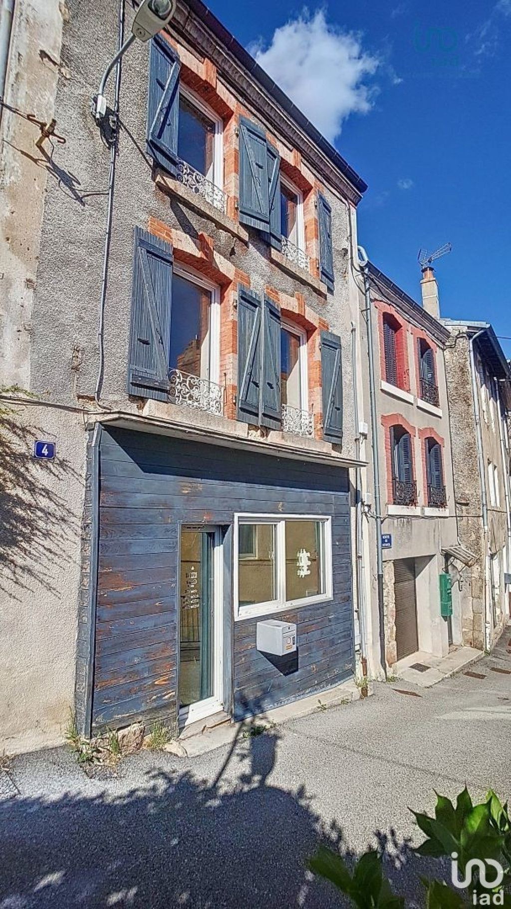 Achat maison à vendre 4 chambres 126 m² - Bourg-Argental