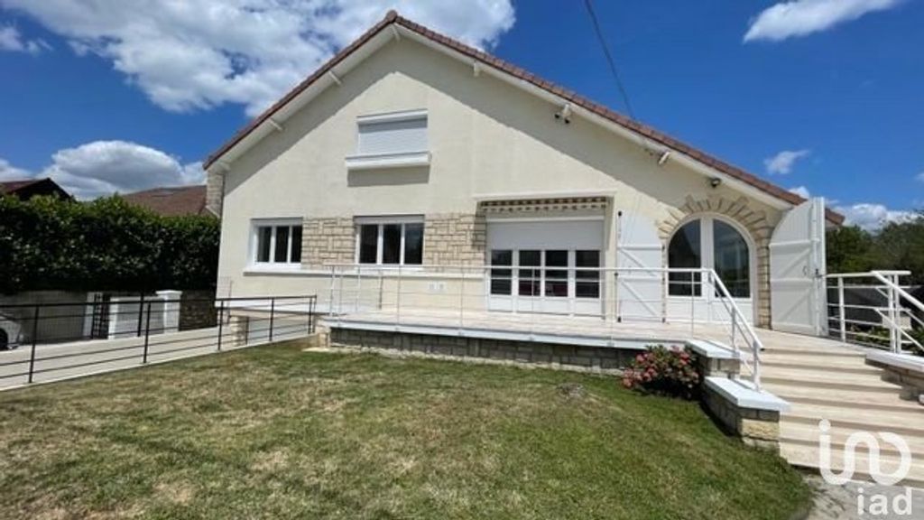 Achat maison à vendre 5 chambres 175 m² - Saint-Fargeau-Ponthierry
