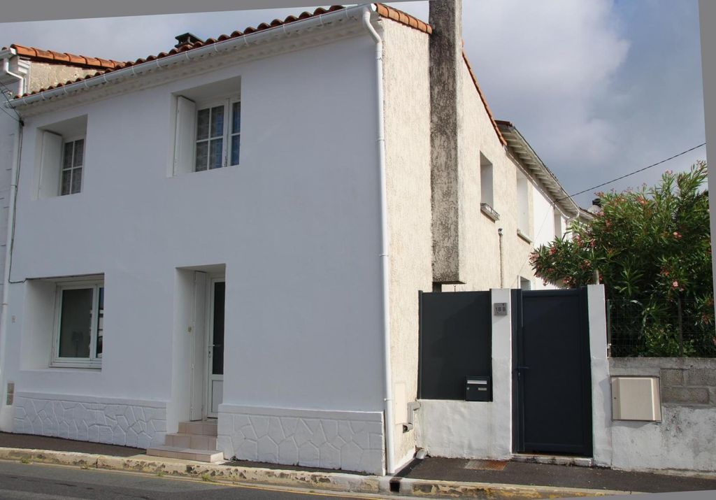 Achat maison à vendre 3 chambres 108 m² - Saint-Georges-de-Didonne