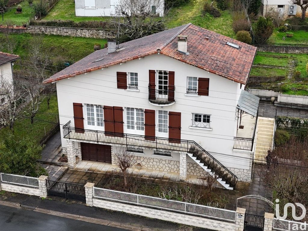 Achat maison à vendre 3 chambres 151 m² - La Rochefoucauld