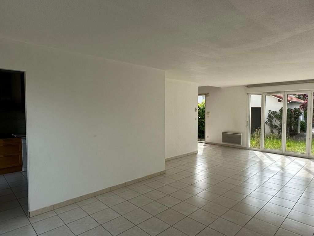 Achat maison à vendre 4 chambres 144 m² - Saint-Genis-Pouilly