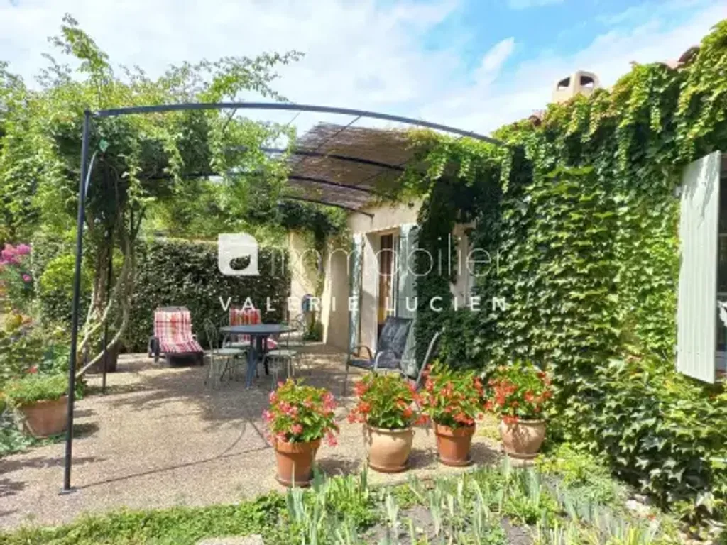 Achat maison à vendre 5 chambres 207 m² - Saint-Rémy-de-Provence