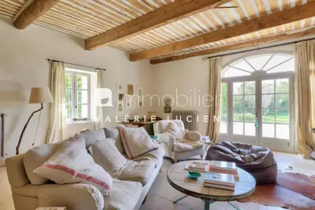 Achat maison à vendre 5 chambres 400 m² - Saint-Rémy-de-Provence