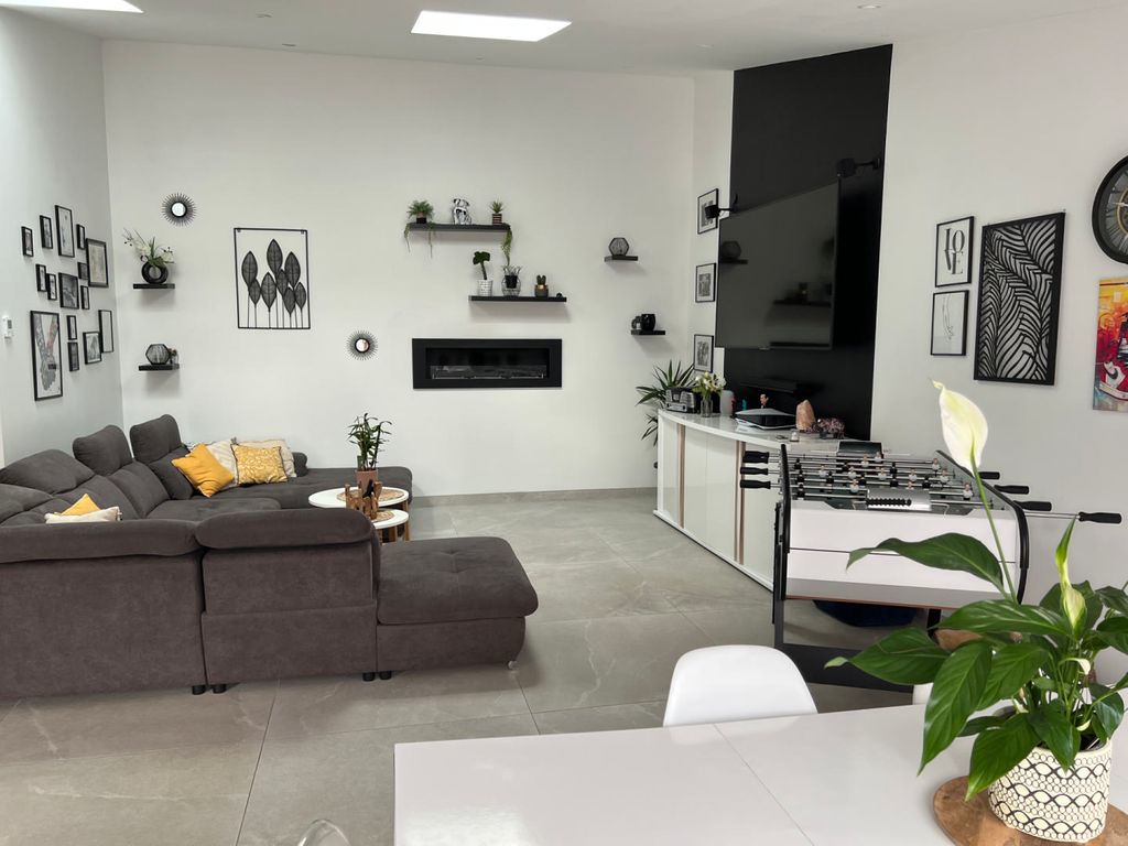 Achat maison à vendre 2 chambres 123 m² - Saint-Jean-d'Angély