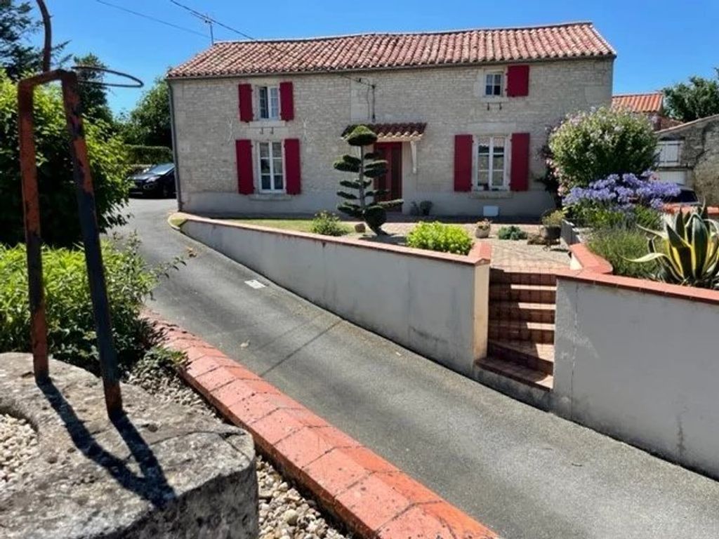 Achat maison à vendre 4 chambres 164 m² - Fontenay-le-Comte