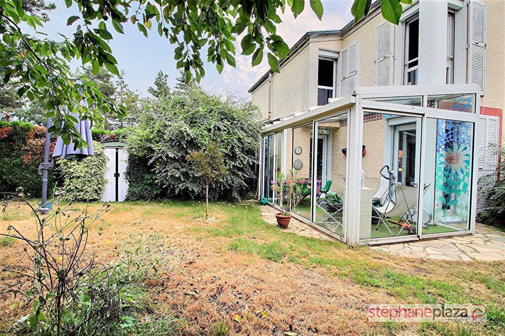 Achat maison à vendre 3 chambres 99 m² - Saint-Jean-Bonnefonds