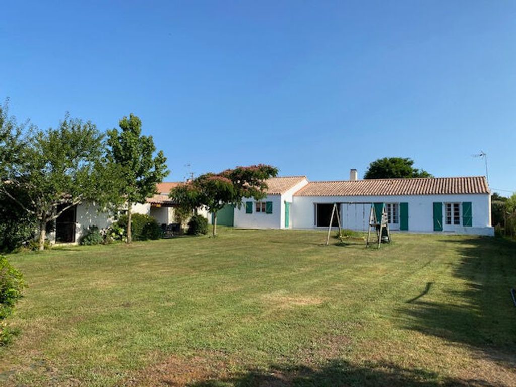 Achat maison à vendre 4 chambres 145 m² - Saint-Hilaire-la-Forêt