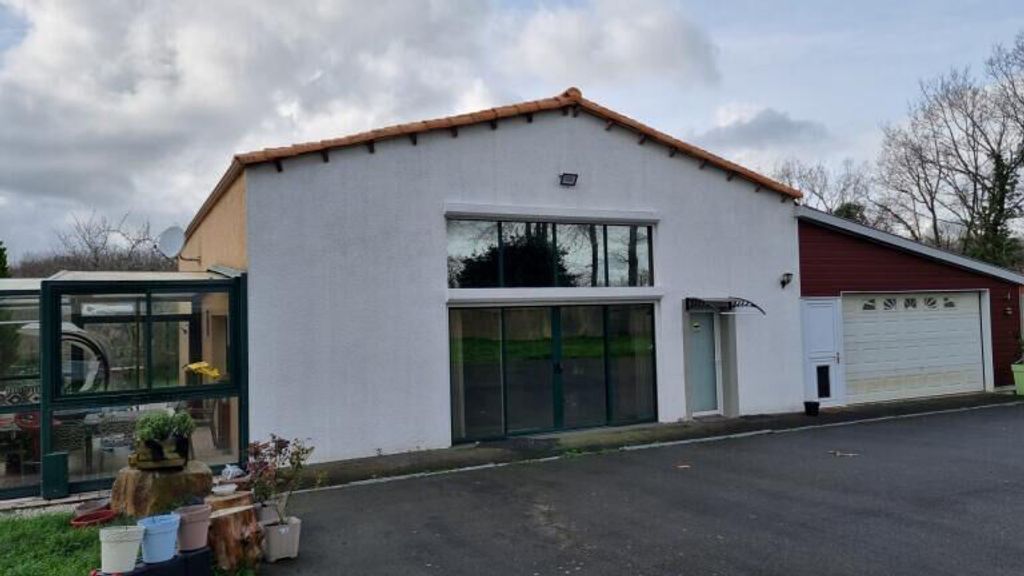 Achat maison à vendre 5 chambres 202 m² - Le Champ-Saint-Père