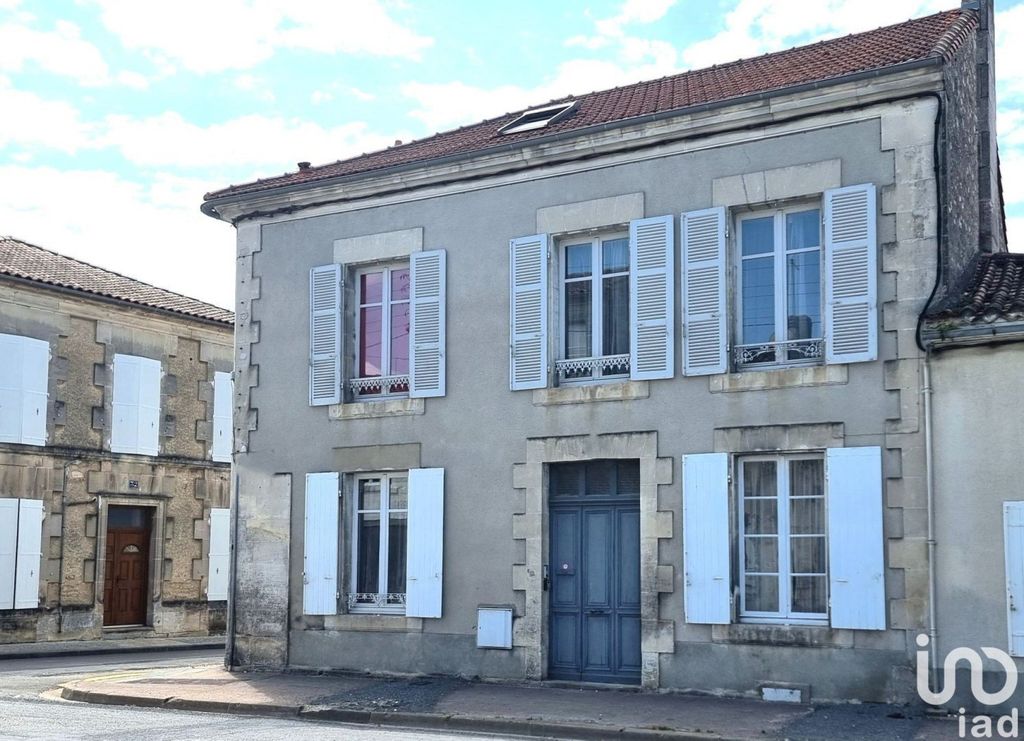 Achat maison à vendre 5 chambres 182 m² - Jarnac