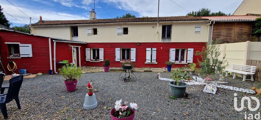 Achat maison à vendre 4 chambres 147 m² - Saint-Martin-de-Sanzay