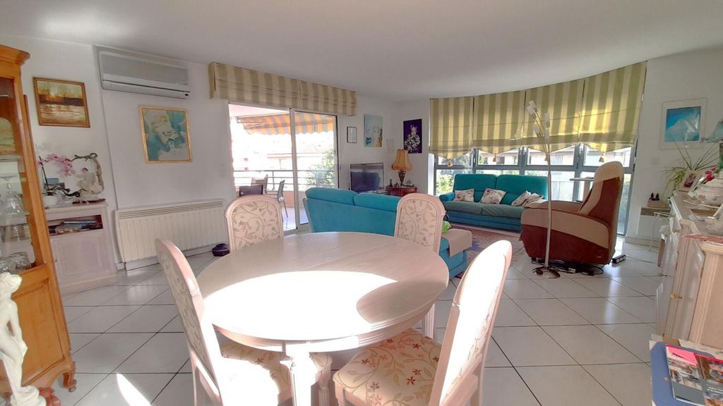 Achat appartement à vendre 4 pièces 116 m² - Fréjus