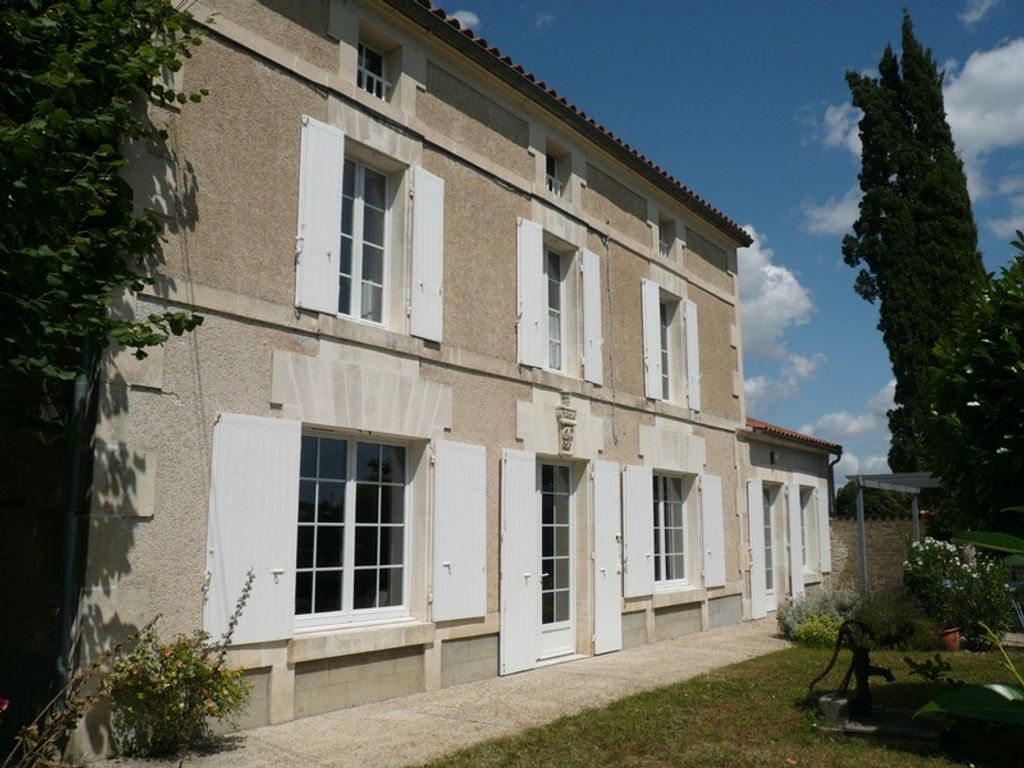 Achat maison à vendre 4 chambres 154 m² - Jarnac