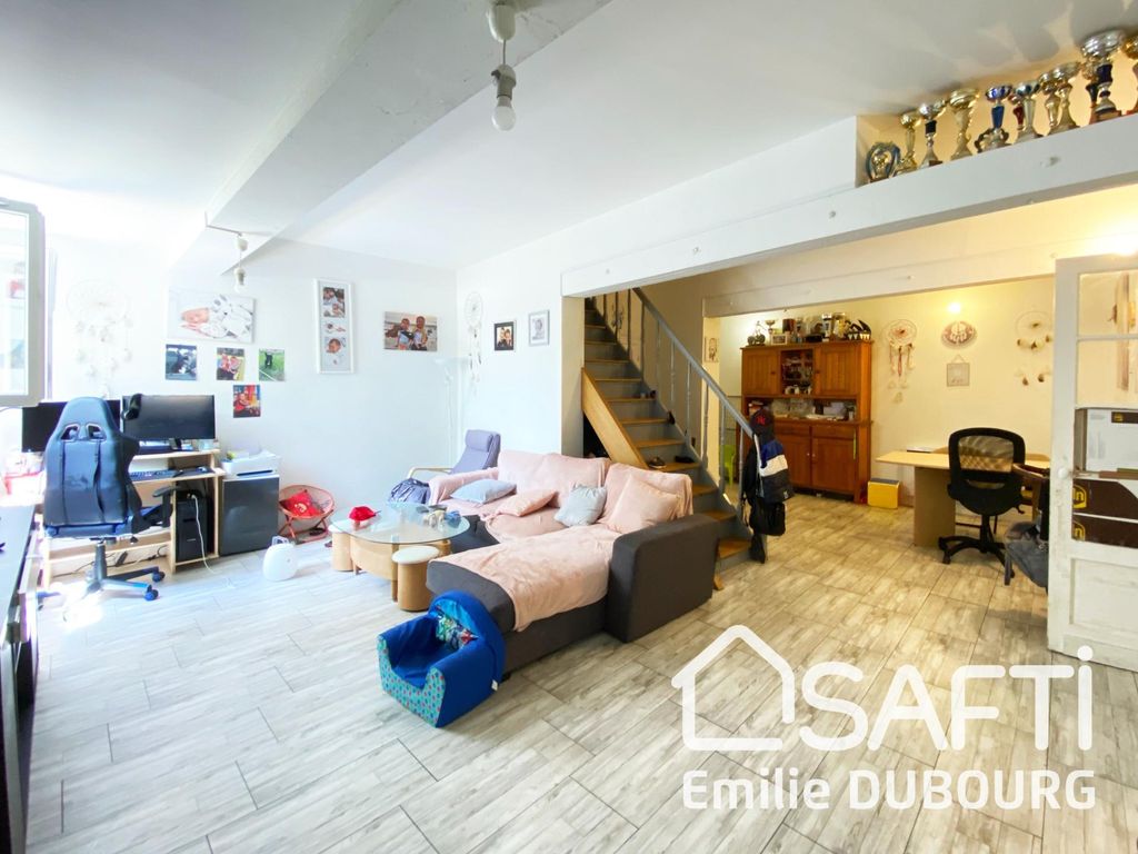 Achat maison à vendre 3 chambres 105 m² - Saint-Médard-de-Guizières