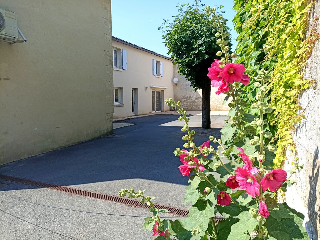 Achat maison à vendre 4 chambres 200 m² - Gémozac