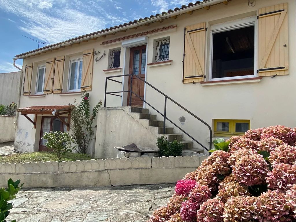 Achat maison à vendre 4 chambres 81 m² - Saint-Gilles-Croix-de-Vie
