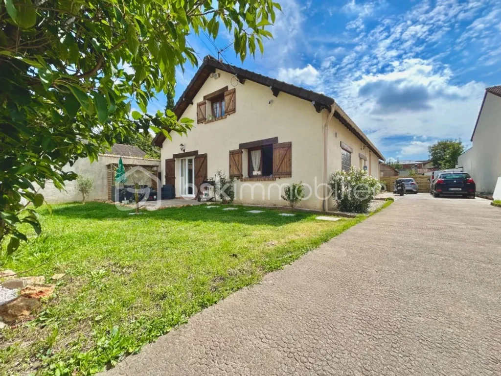 Achat maison à vendre 5 chambres 185 m² - Montfermeil