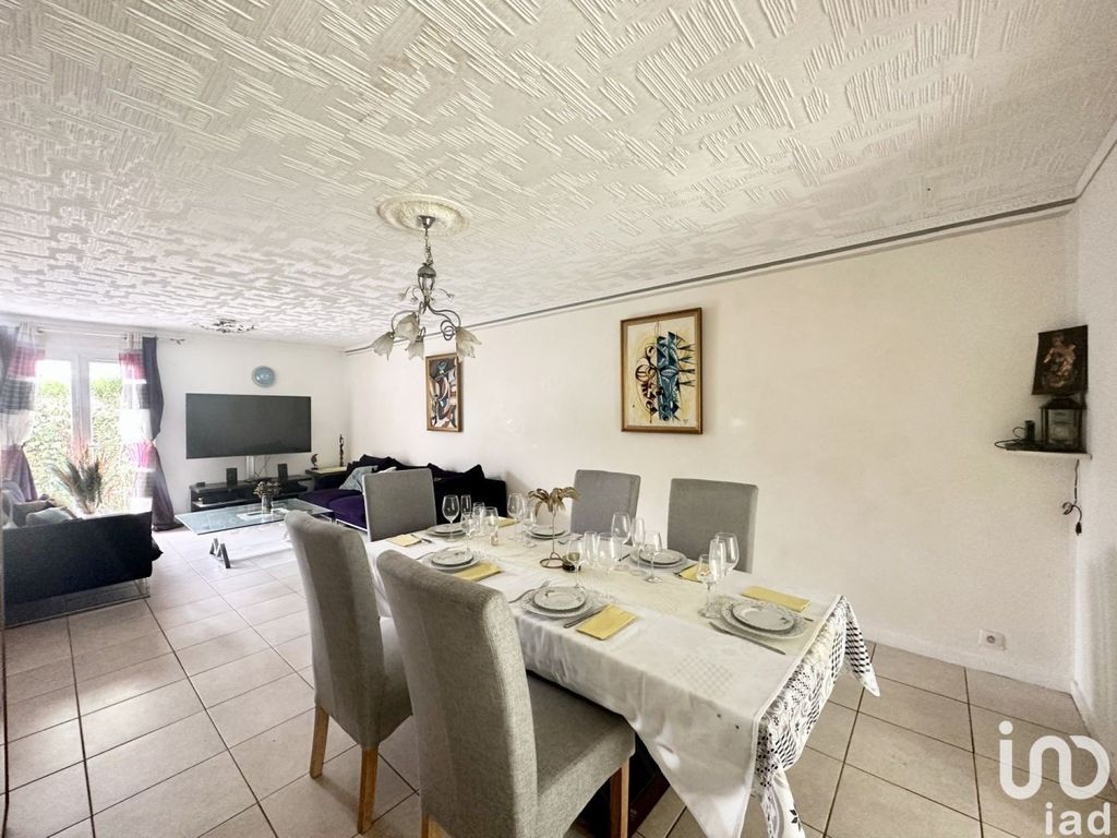 Achat maison à vendre 5 chambres 141 m² - Vaux-le-Pénil