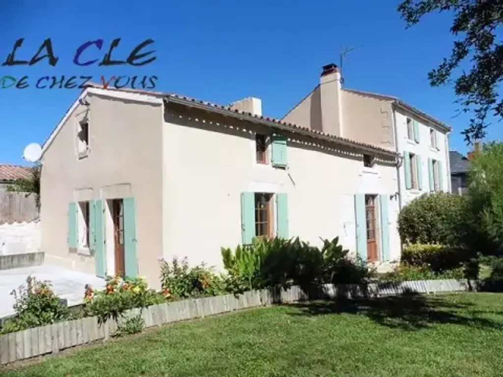 Achat maison à vendre 4 chambres 176 m² - Le Vanneau-Irleau