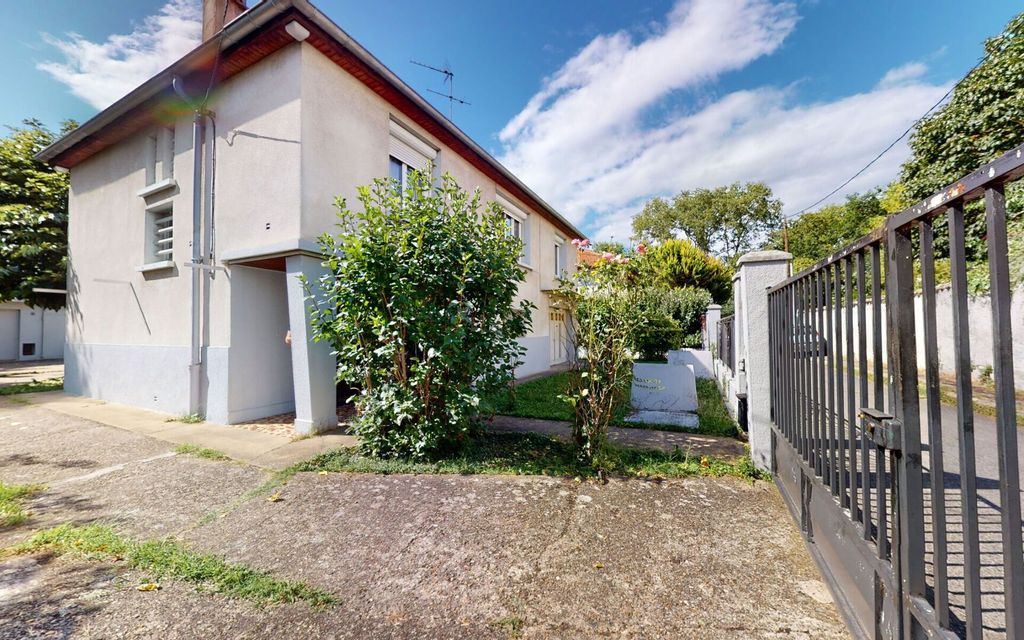 Achat maison à vendre 7 chambres 148 m² - Vaulx-en-Velin