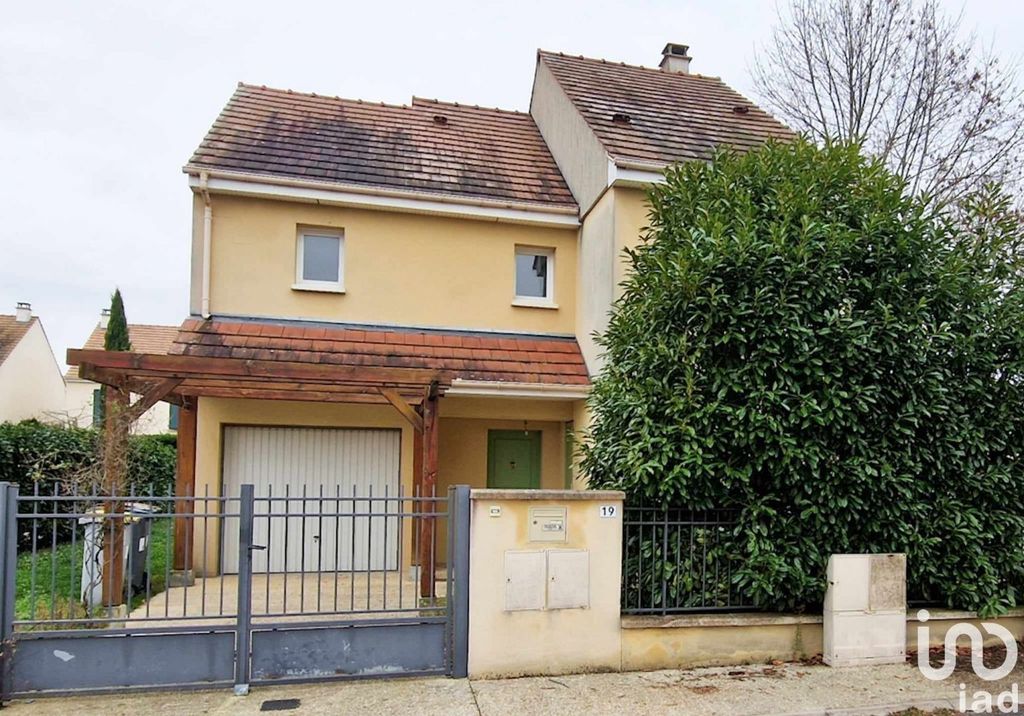 Achat maison à vendre 4 chambres 110 m² - Savigny-le-Temple