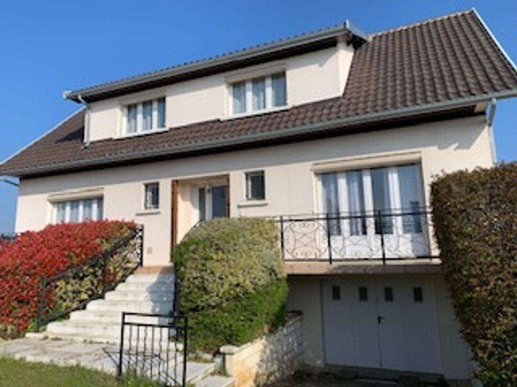 Achat maison à vendre 5 chambres 162 m² - Saint-Clément