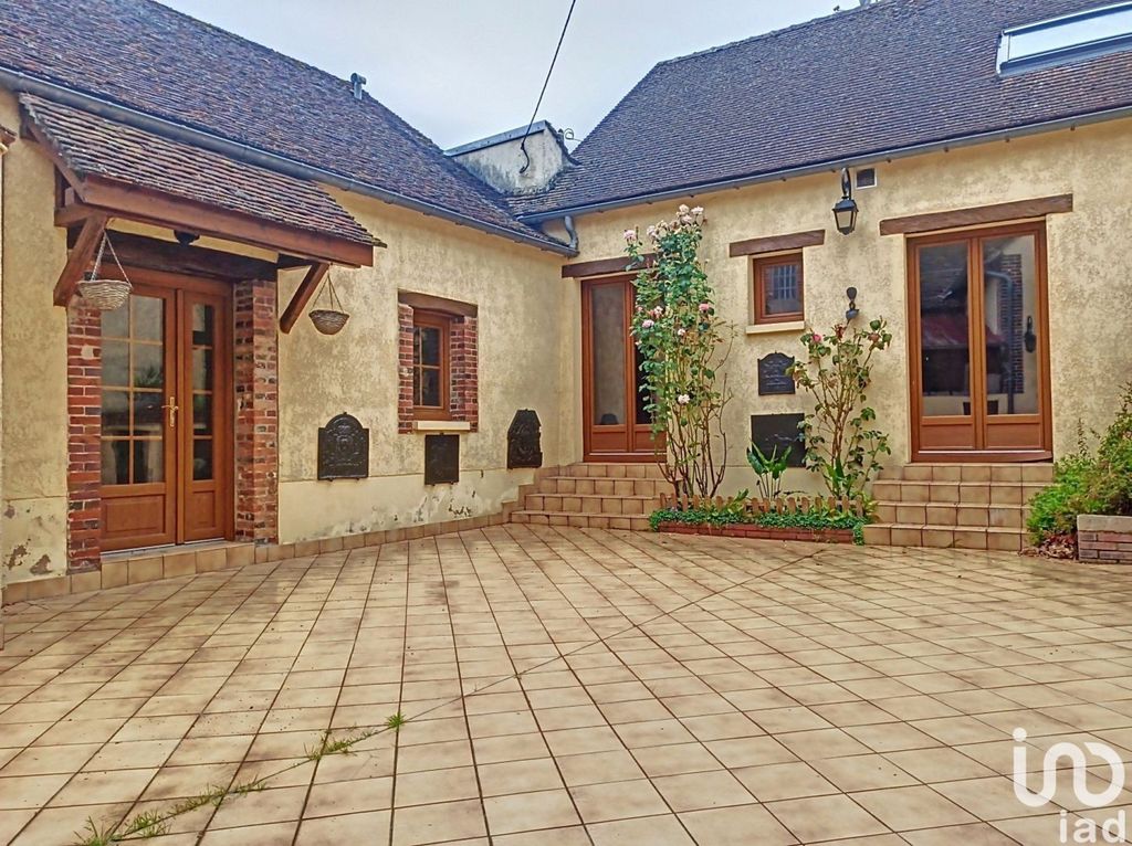 Achat maison à vendre 4 chambres 130 m² - Villeneuve-sur-Yonne