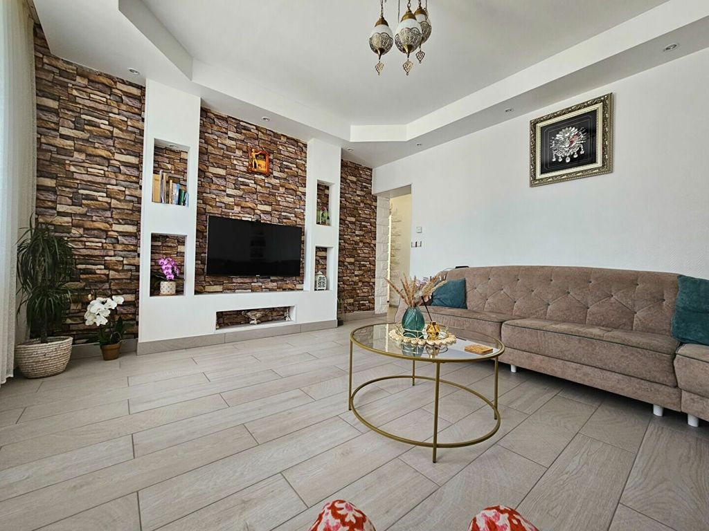 Achat appartement à vendre 4 pièces 77 m² - Le Chambon-Feugerolles