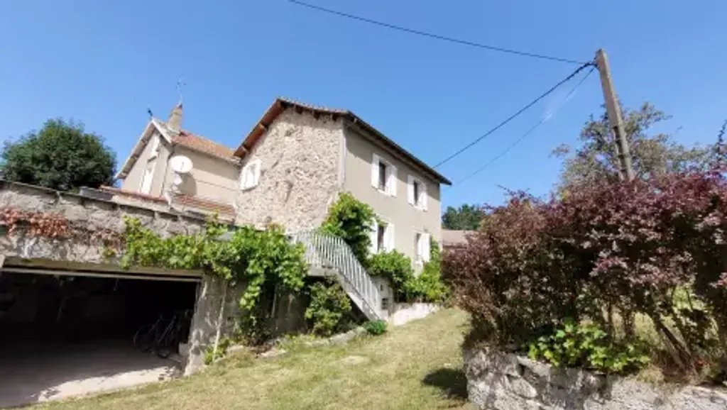 Achat maison à vendre 6 chambres 176 m² - Le Chambon-sur-Lignon