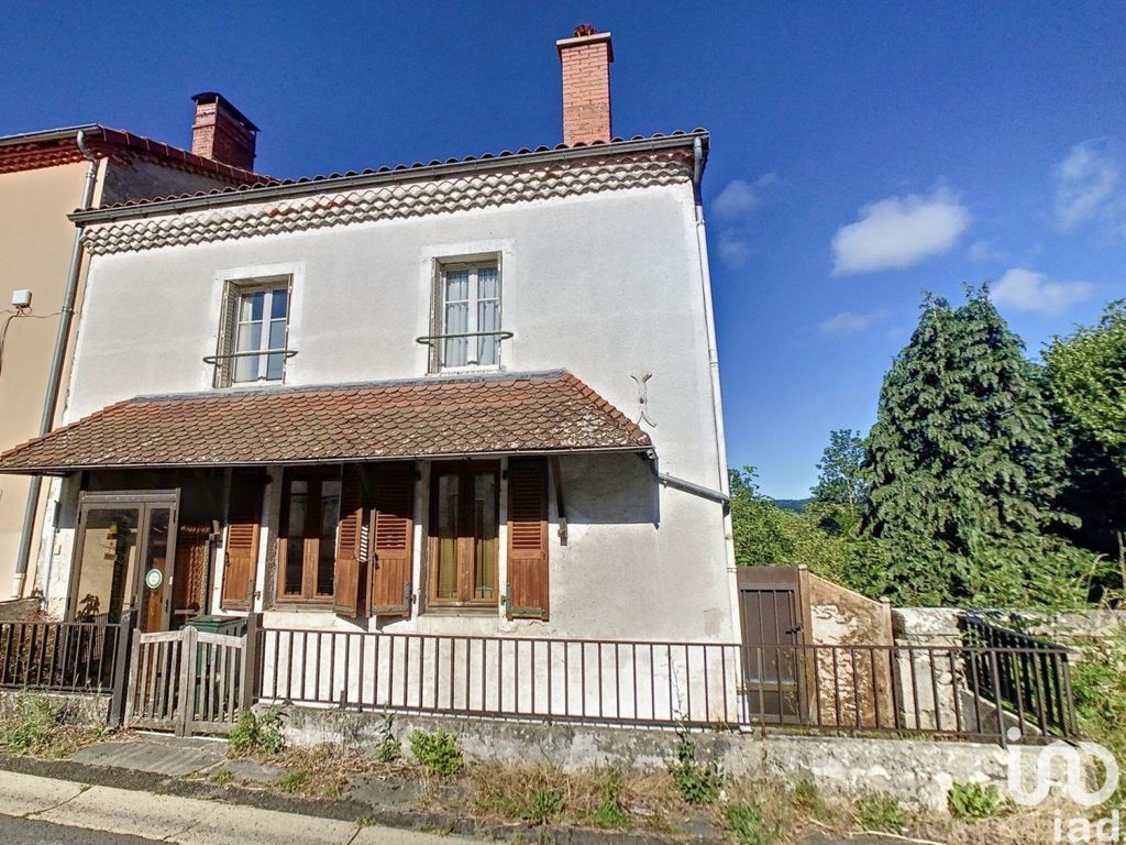 Achat maison à vendre 3 chambres 110 m² - Saint-Amant-Roche-Savine