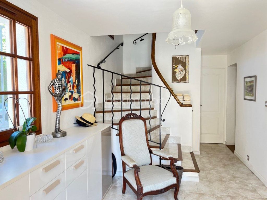 Achat maison à vendre 5 chambres 160 m² - Sanary-sur-Mer