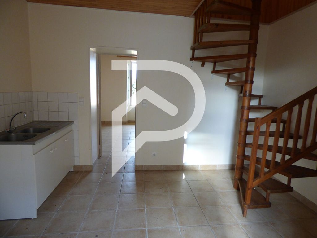 Achat maison à vendre 2 chambres 98 m² - Pouilly-sous-Charlieu