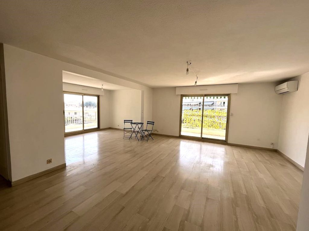 Achat appartement à vendre 3 pièces 86 m² - Fréjus