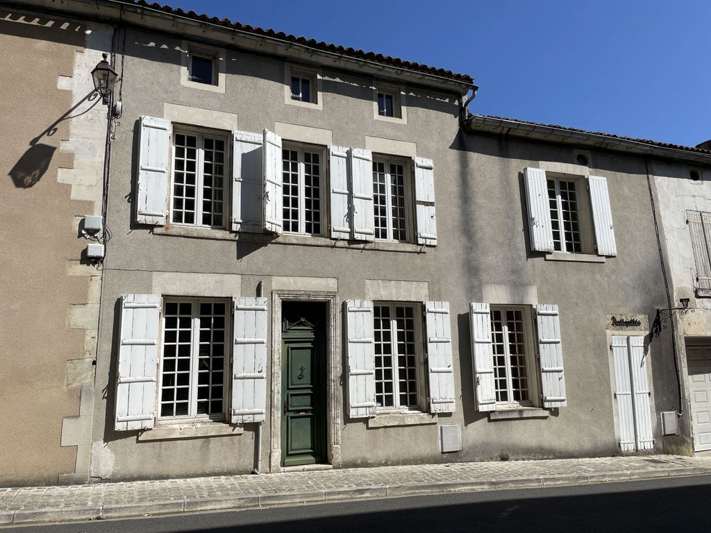 Achat maison à vendre 3 chambres 159 m² - Barbezieux-Saint-Hilaire