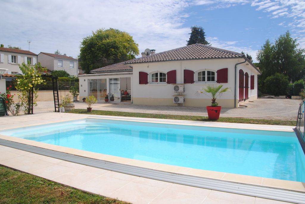 Achat maison à vendre 4 chambres 178 m² - Mornac