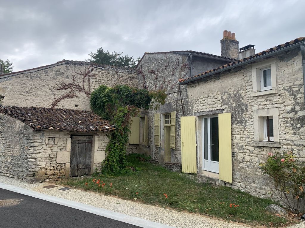 Achat maison à vendre 2 chambres 79 m² - Salignac-sur-Charente