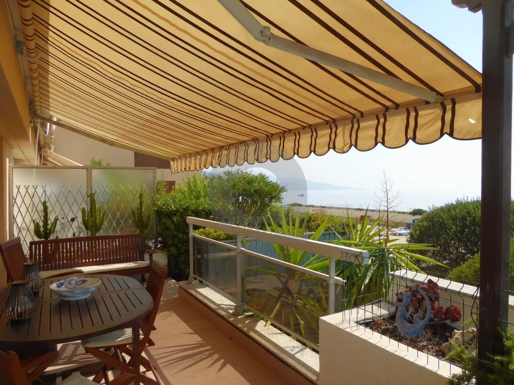 Achat appartement à vendre 3 pièces 77 m² - Roquebrune-Cap-Martin