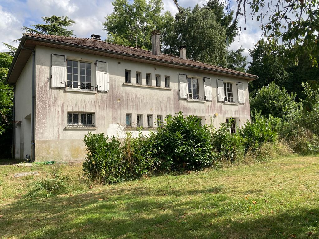 Achat maison à vendre 4 chambres 155 m² - Confolens