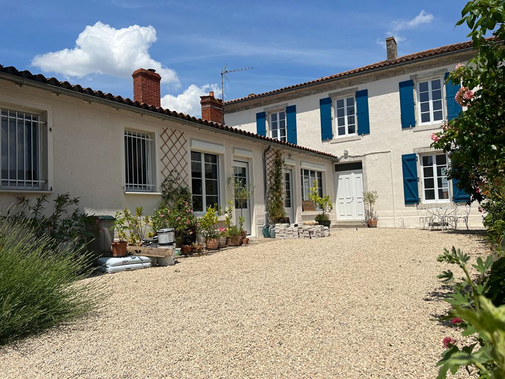 Achat maison à vendre 3 chambres 162 m² - Vouillé-les-Marais