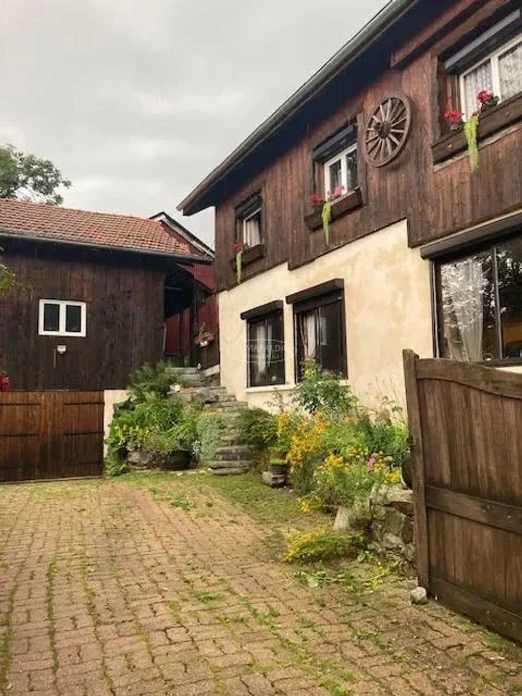 Achat maison à vendre 3 chambres 85 m² - Mont-Saxonnex
