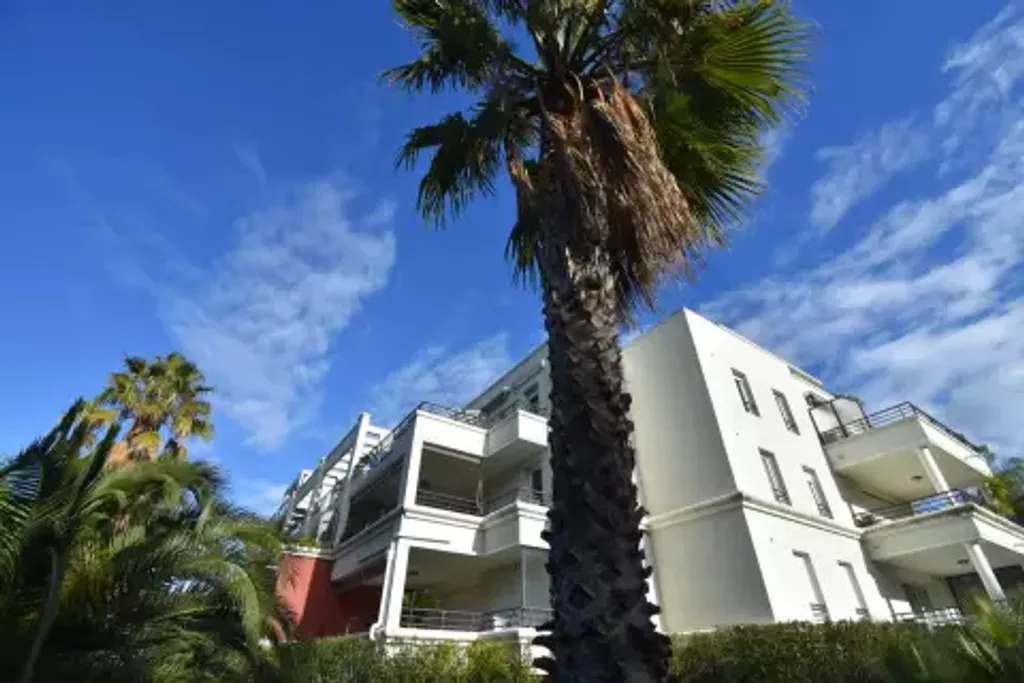 Achat appartement à vendre 3 pièces 76 m² - Saint-Raphaël