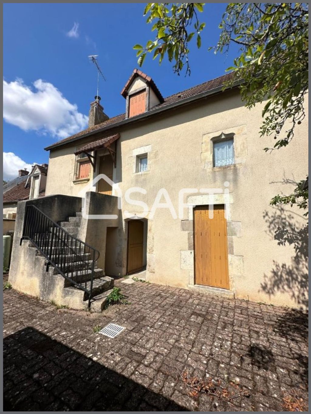 Achat maison à vendre 4 chambres 97 m² - Saint-Pierre-le-Moûtier