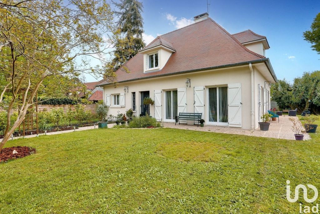 Achat maison à vendre 5 chambres 203 m² - Saint-Fargeau-Ponthierry