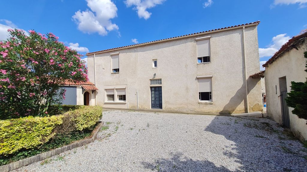 Achat maison à vendre 3 chambres 167 m² - Sainte-Hermine