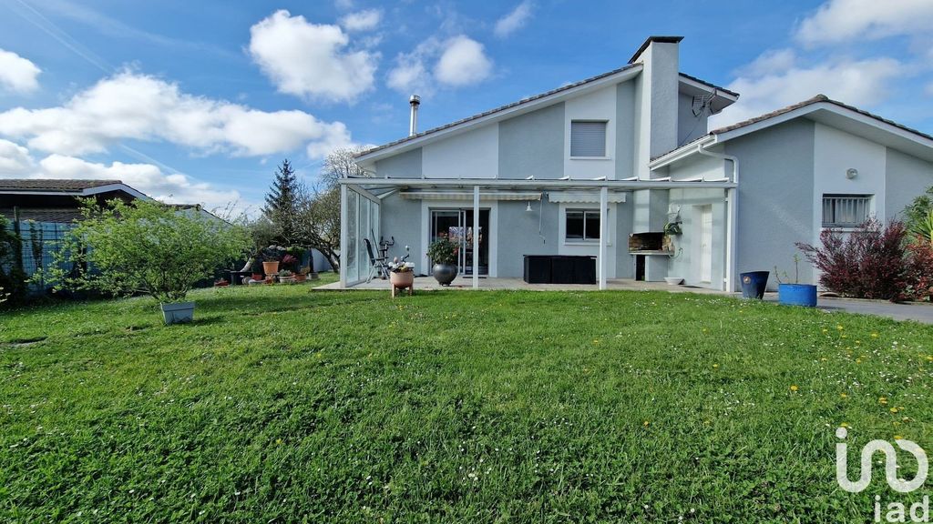 Achat maison à vendre 4 chambres 155 m² - Léognan